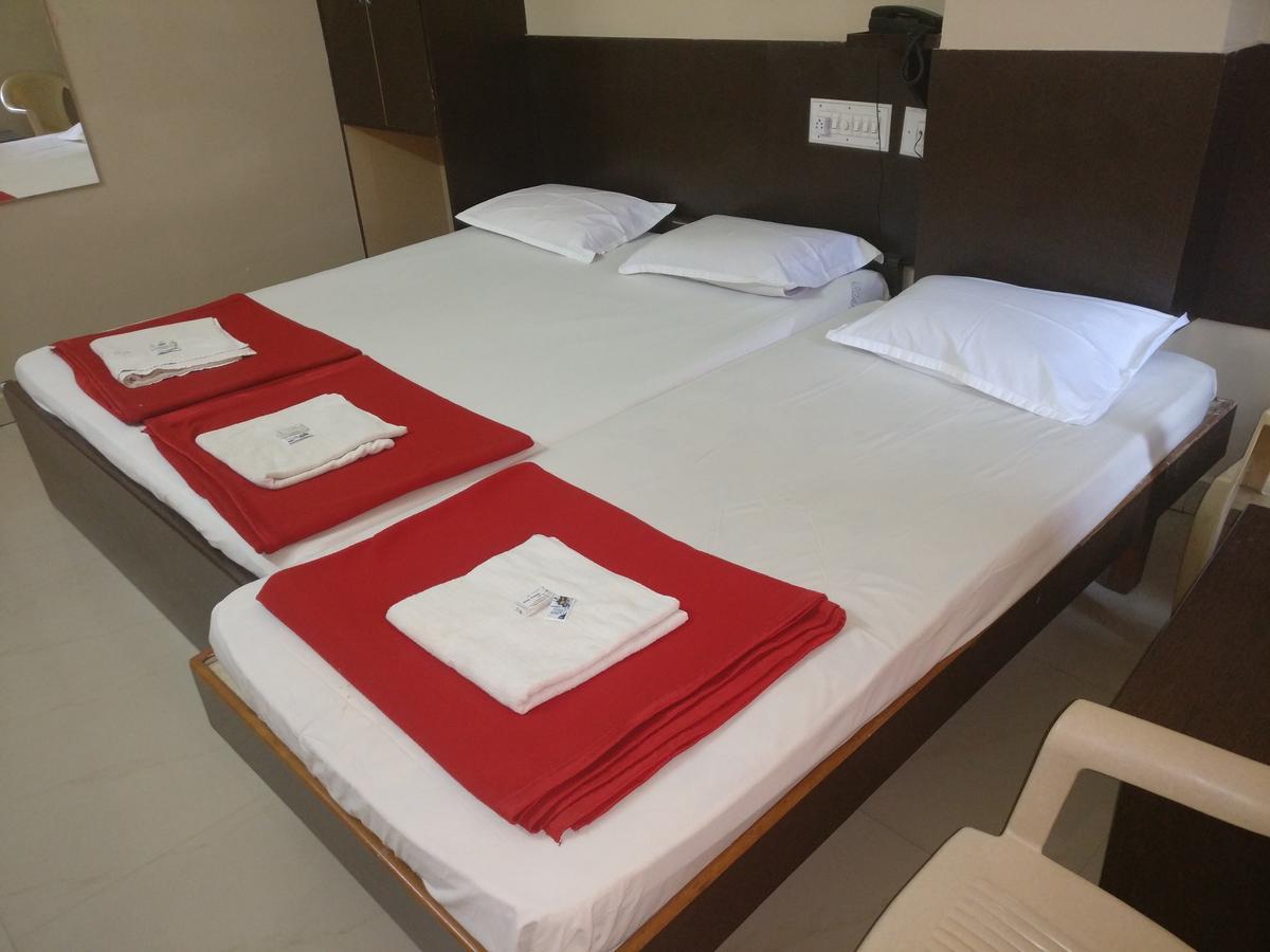 Subhadra Comforts Hotell Shimoga Eksteriør bilde