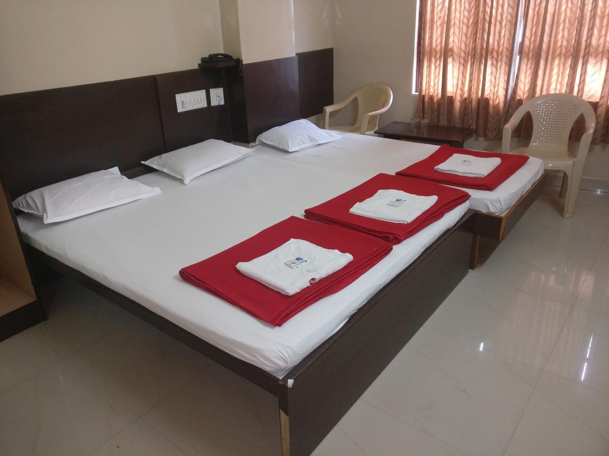Subhadra Comforts Hotell Shimoga Eksteriør bilde
